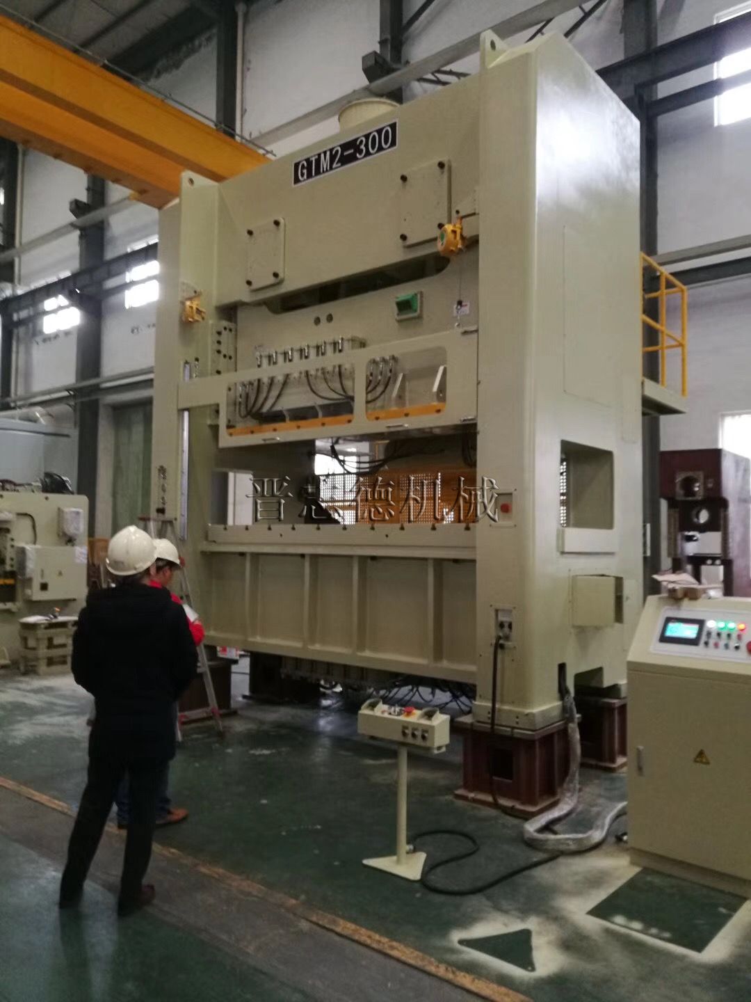 300噸氣動(dòng)精密沖床，300噸精密沖床