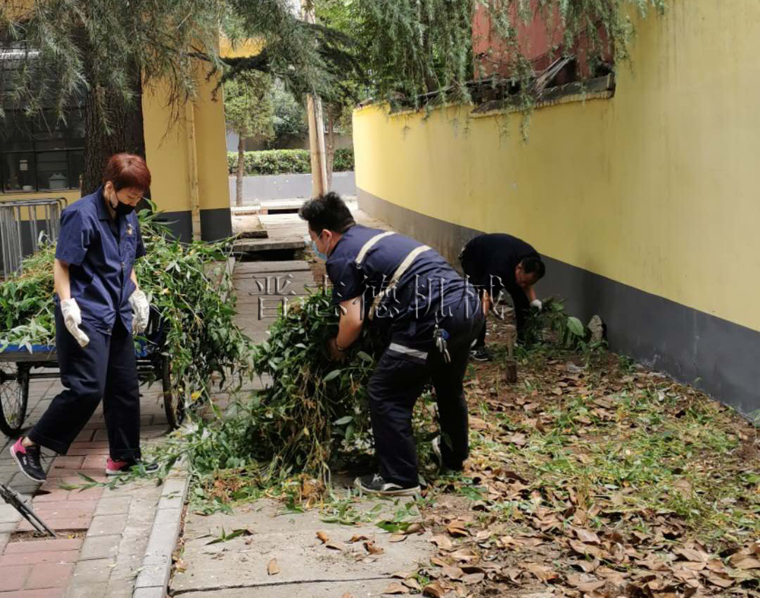 沖床車(chē)間清掃