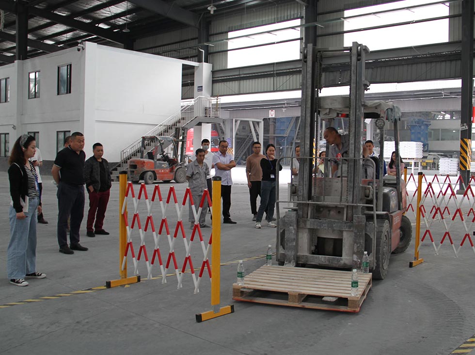 精密沖床叉車(chē)比賽